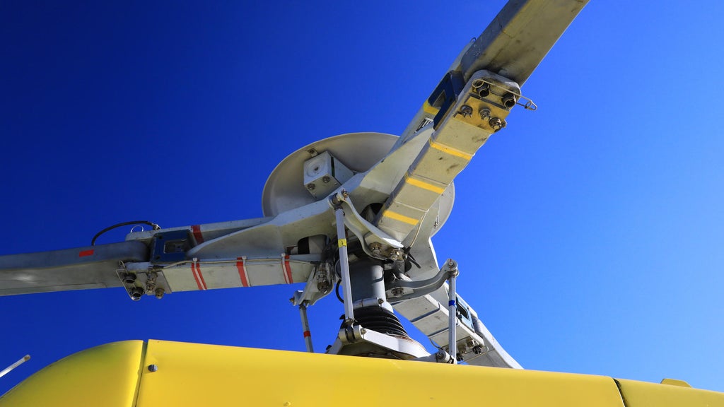 2 helicopters collide southeast of McMinnville in Oregon, killing 3 — Woodside Schools news
