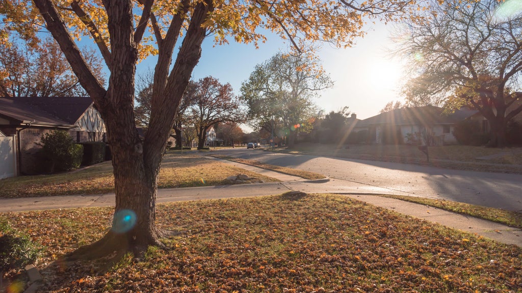 Last taste of fall warmth Friday in Twin Cities ahead of cool, soggy weekend — WCCO / CBS Minnesota, Woodside Community news