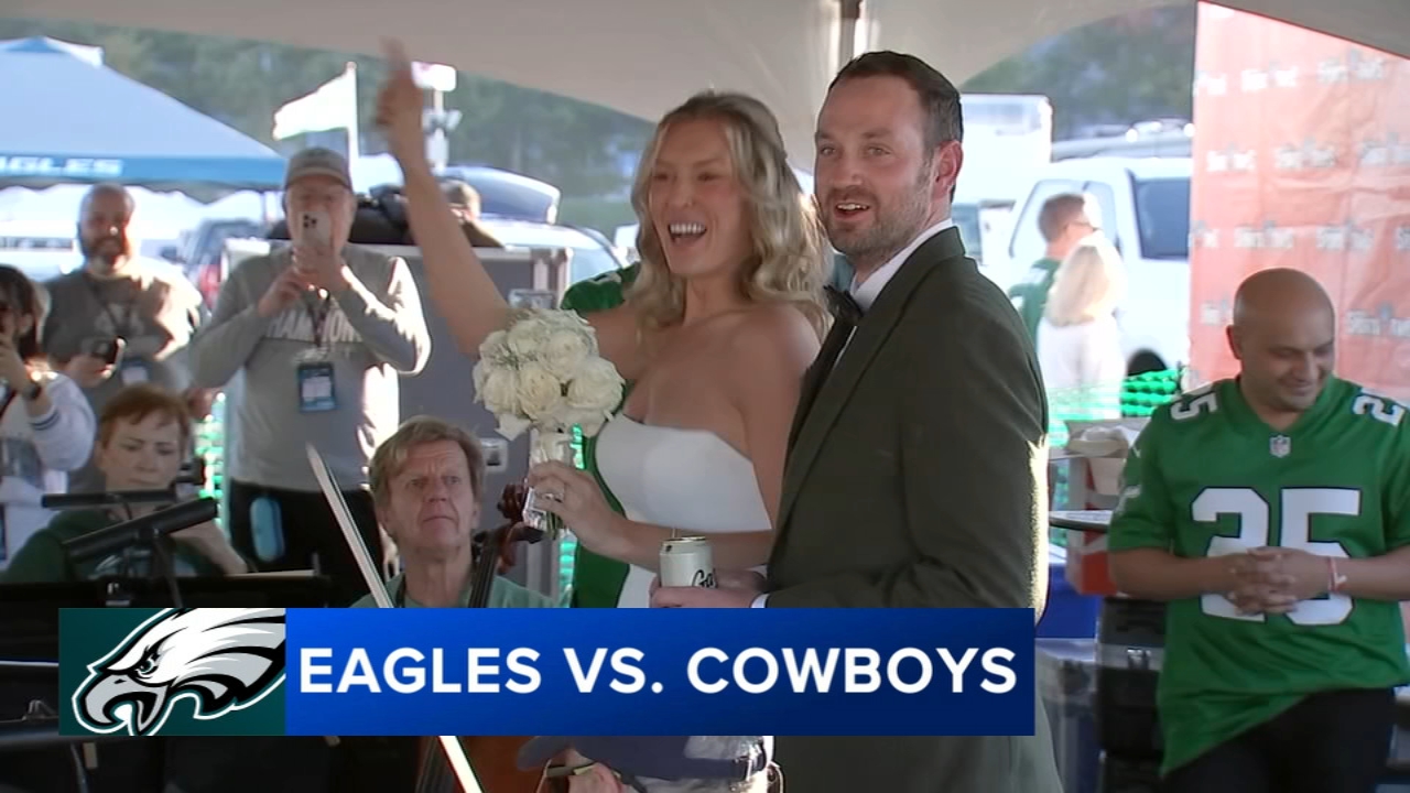 Chicago couple Lindsey Carl, Brandon Byrd get married at Philadelphia Eagles tailgate before MNF
— Woodside Community news