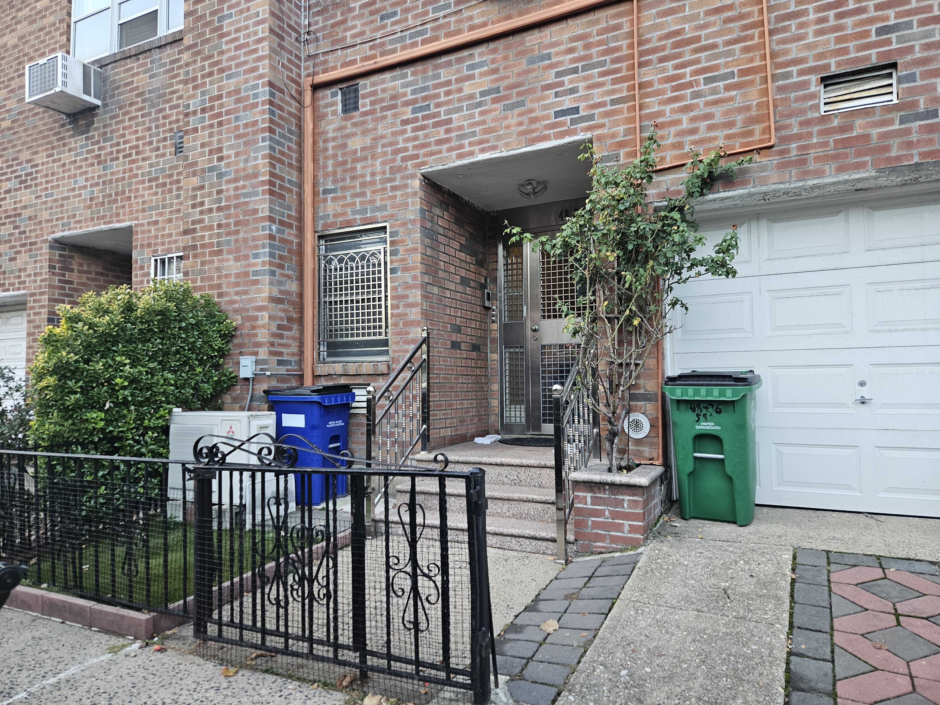 Queens man found dead, police say, and injured woman is his mother, neighbors say — Gothamist