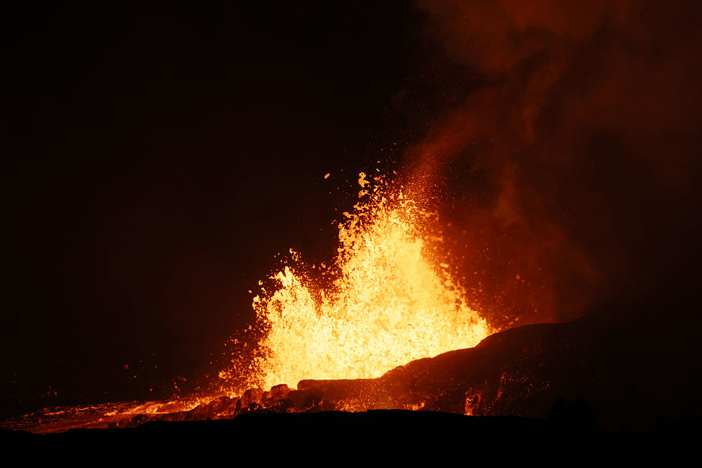 Kīlauea volcano activity prompts trail closures at popular Hawaii national park — KTVU FOX 2 Bay Area